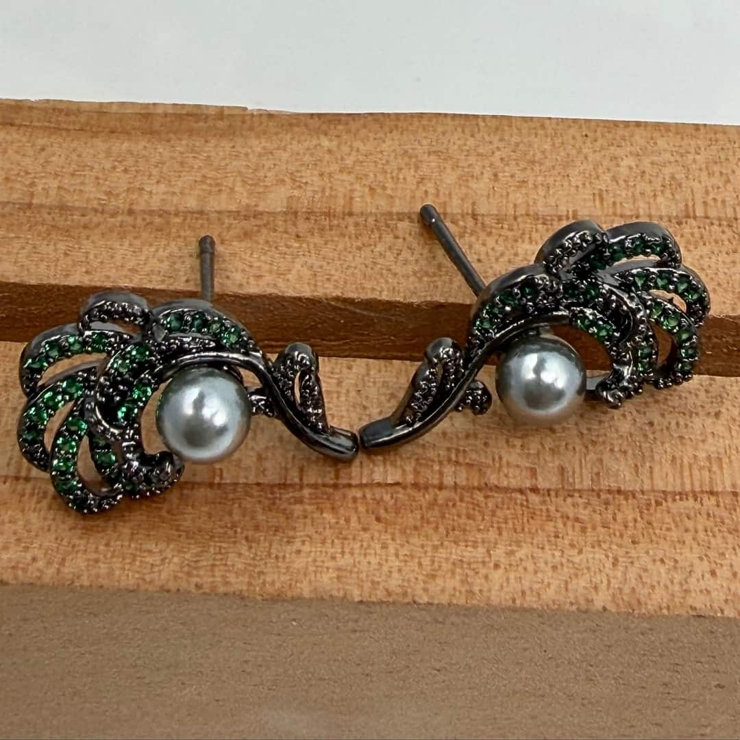 Black-Toned Pearl Green Rhinestones Earrings